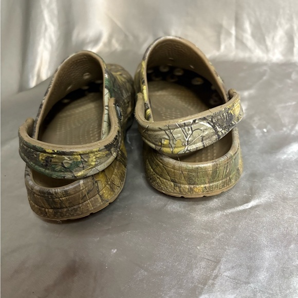 CROCS Woodland Camo W8 M6 - Picture 2 of 4